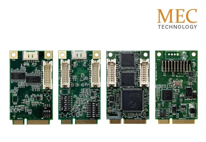 Bốn card mini PCIe Cincoze MEC xếp cạnh nhau, mỗi card có đầu nối cáp để dẫn ra mặt nạ cổng